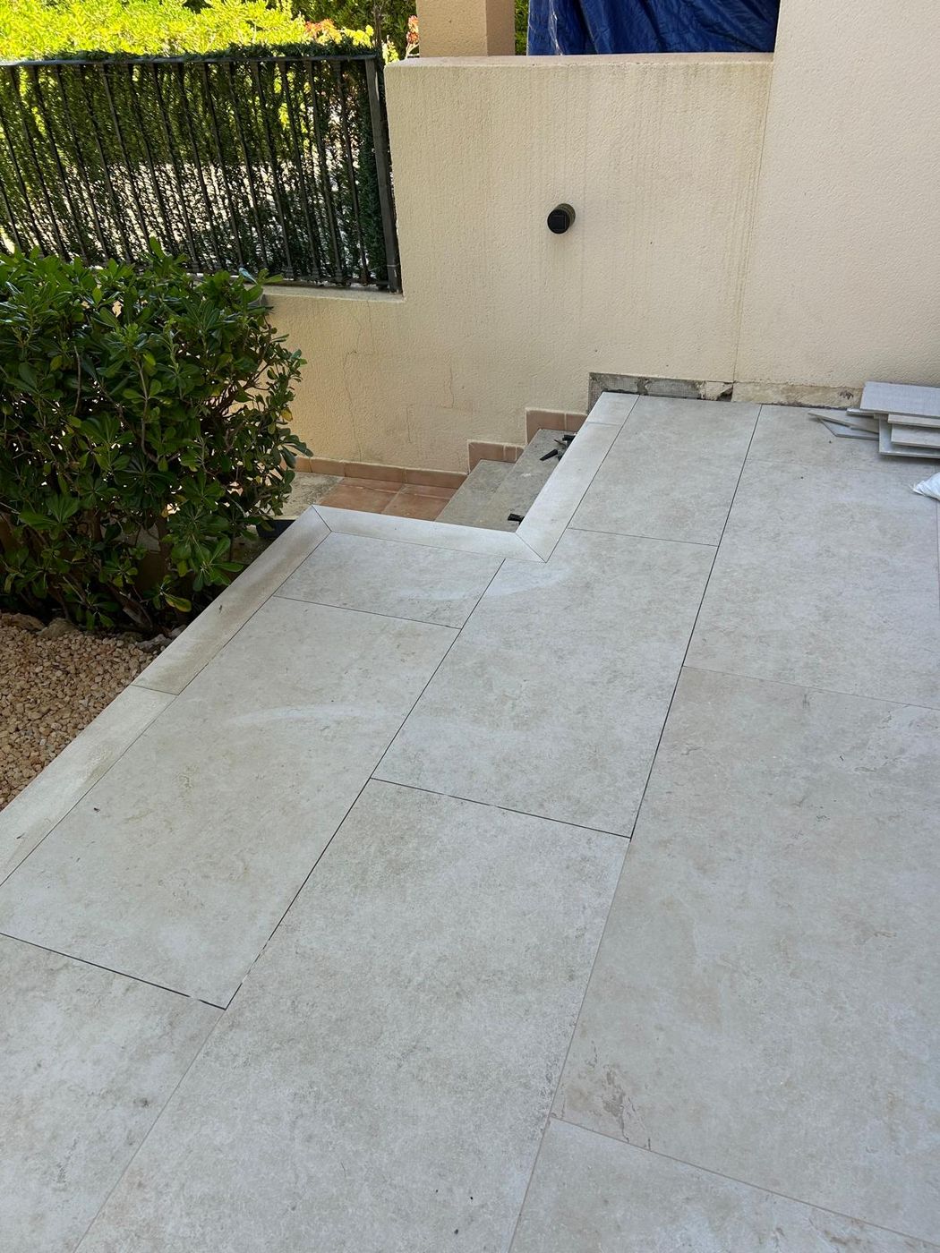 Terrasse in Travertin-Optik